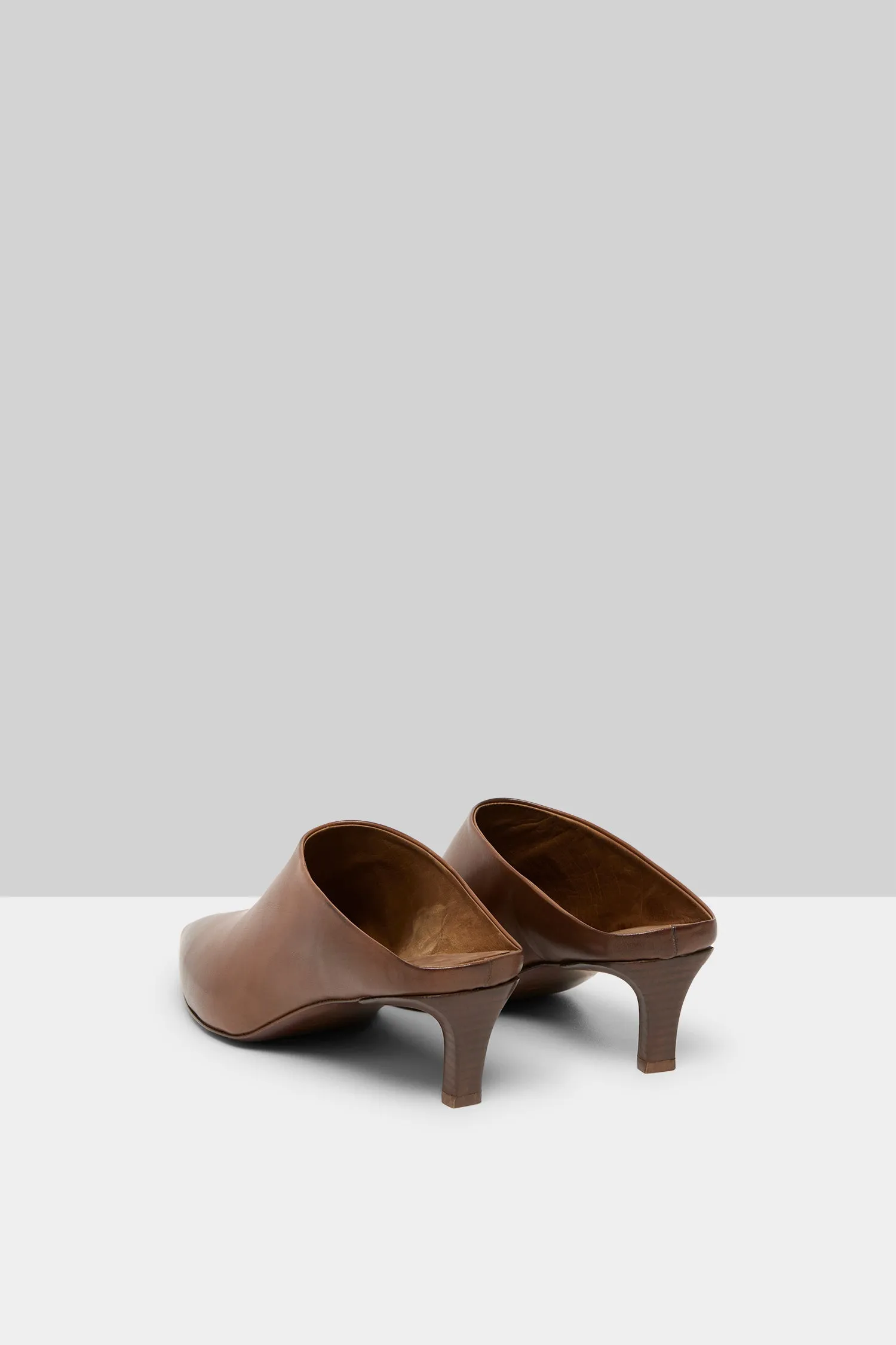 Aculeo Leather Mule in Basalt