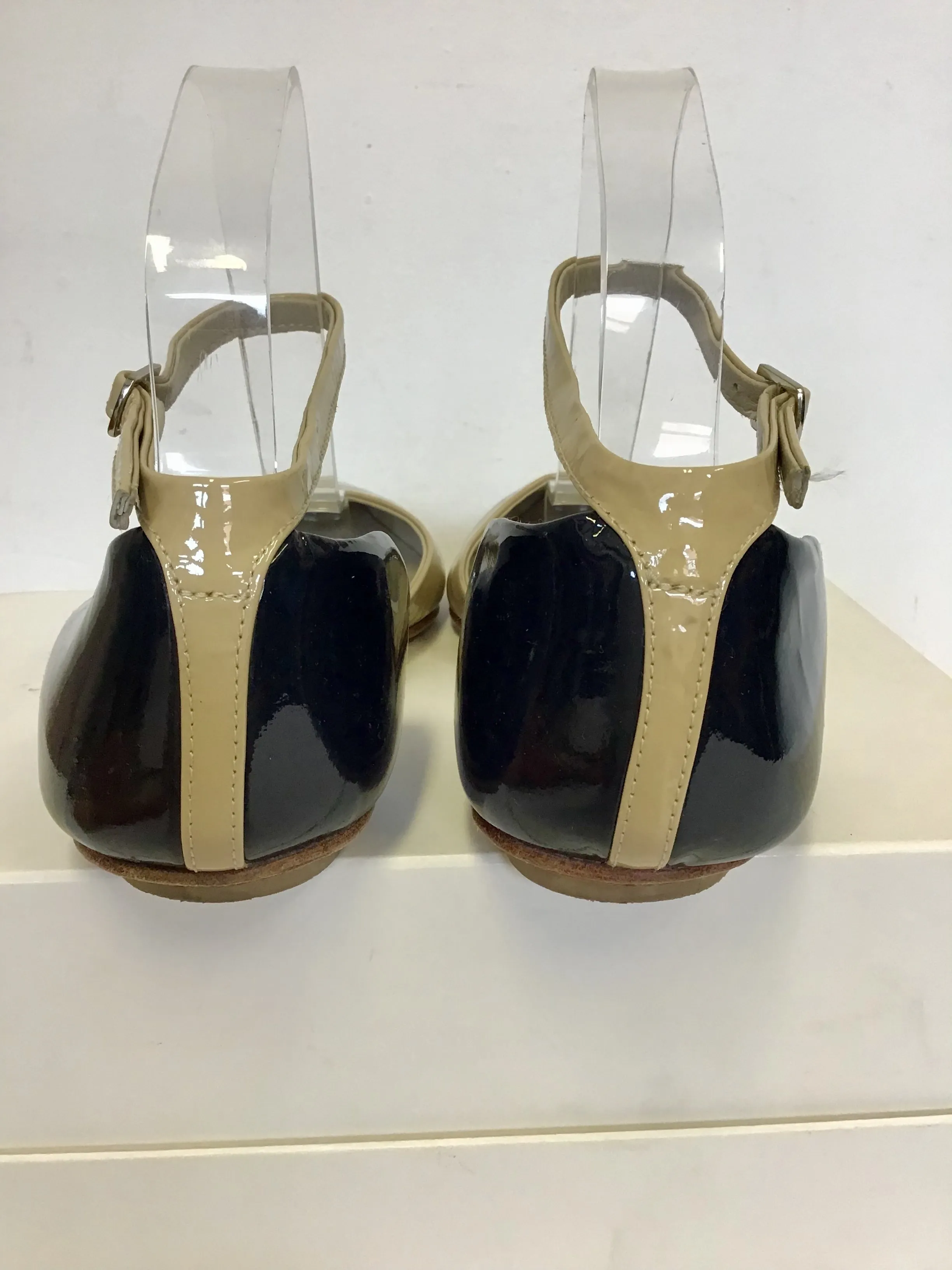 BODEN BEIGE & BLACK PATENT LEATHER ANKLE STRAP FLATS SIZE 7/40