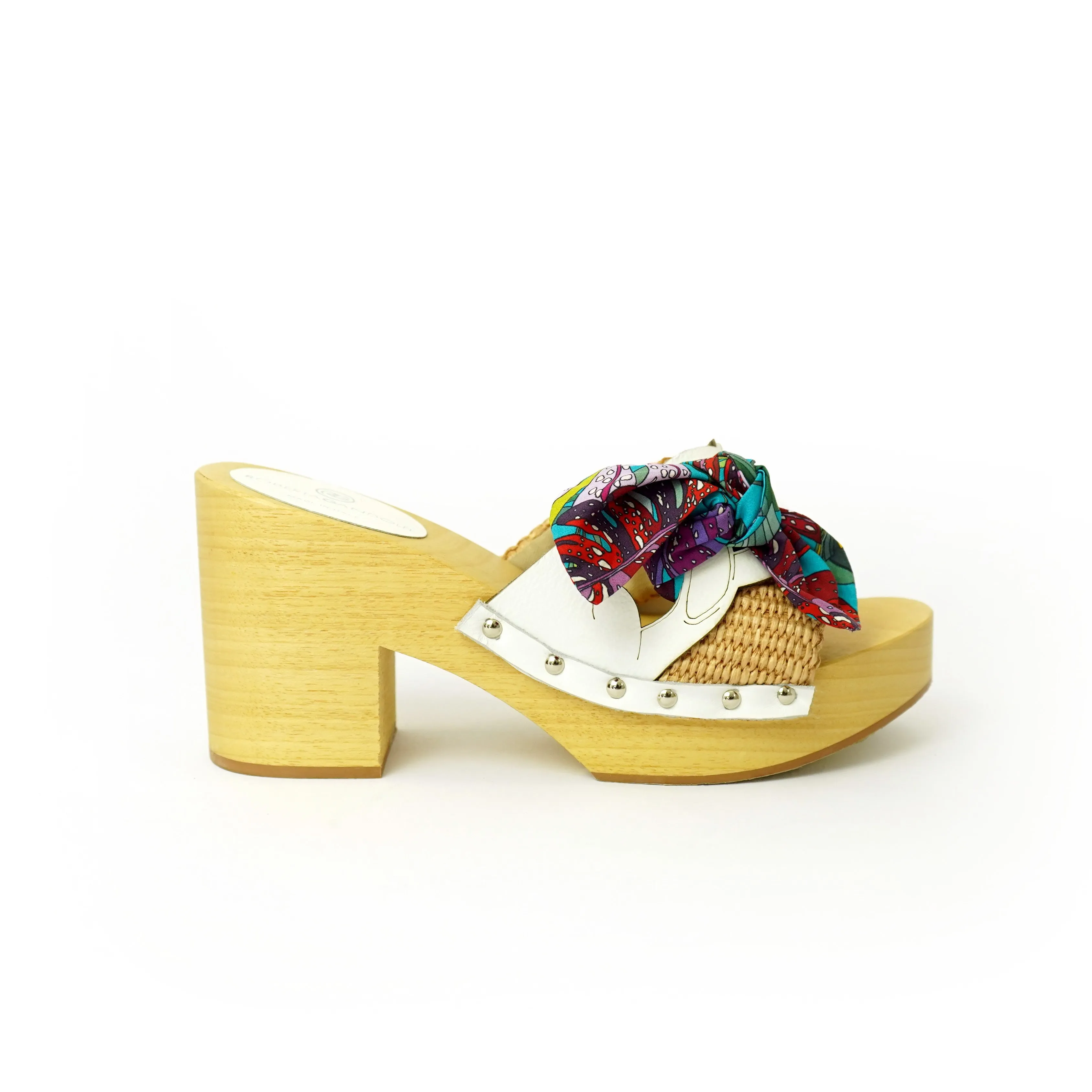 Diva Chain sandali in legno incrociato con platform in rafia e stampa fiocco tropical