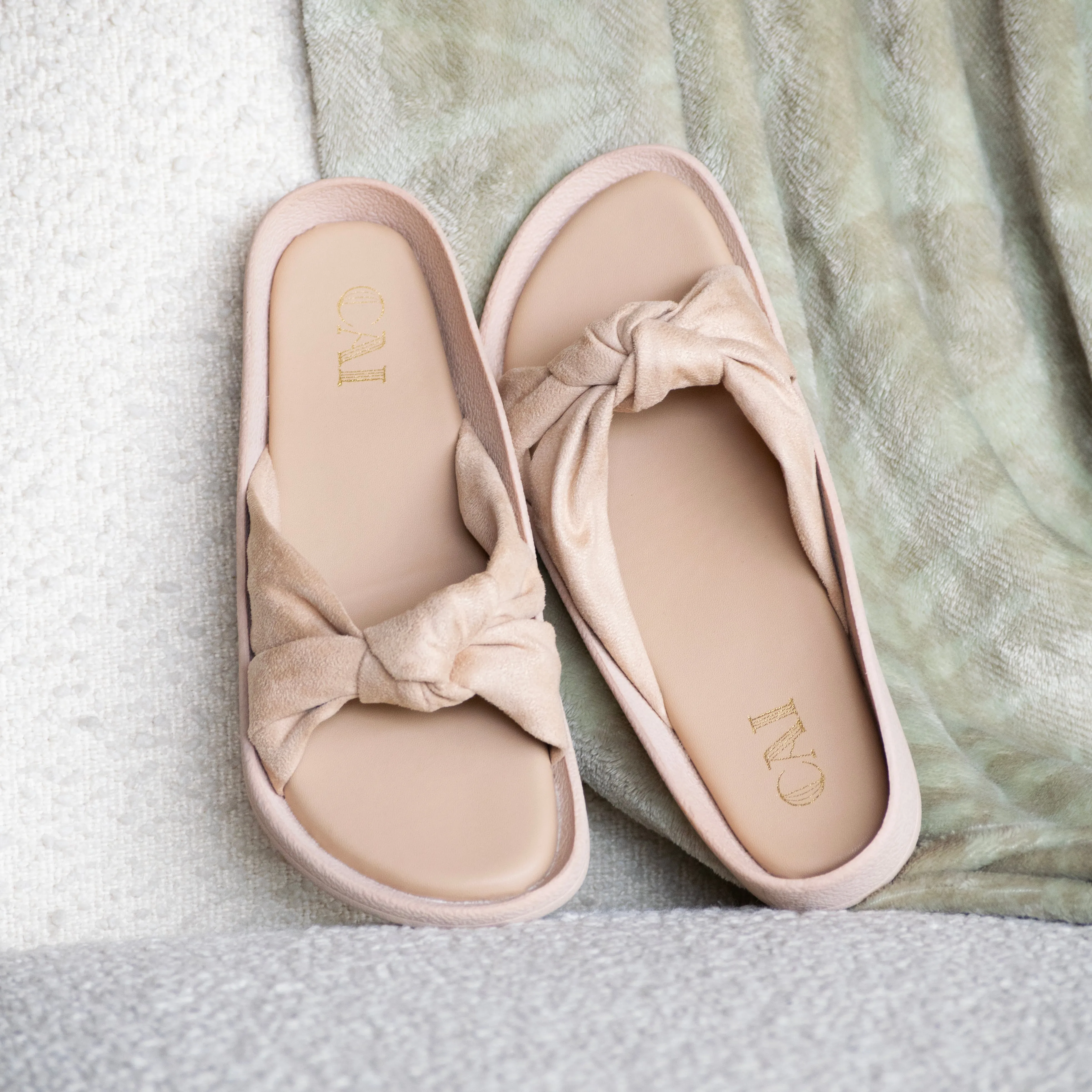 Knot Me Beige Slides