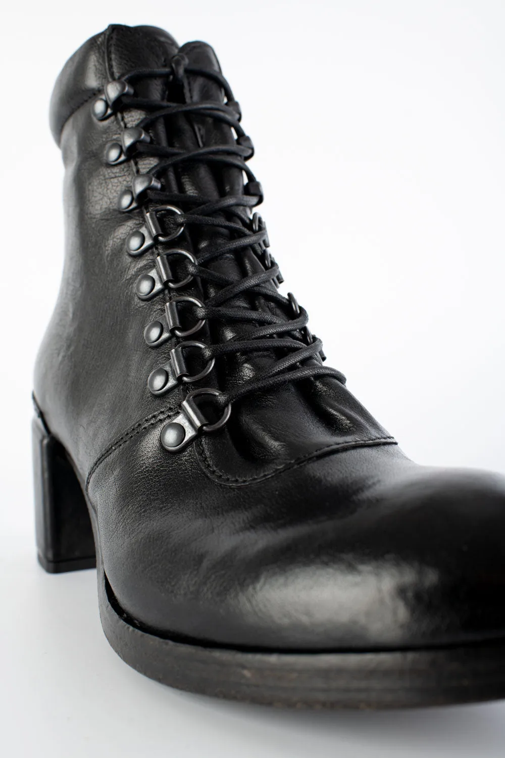 MADISON urban-black lace up boots.