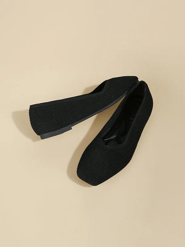 Pointed-Toe Solid Color V-Cut Flats