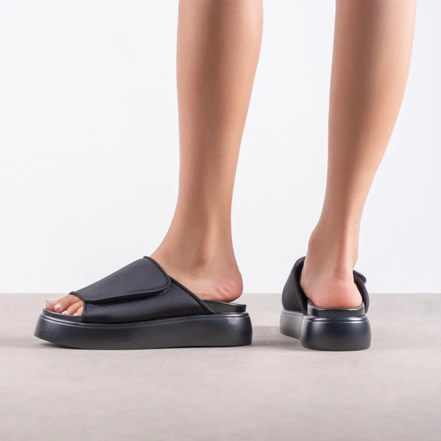 RAID Arvina Flatform Slider in Black Lycra