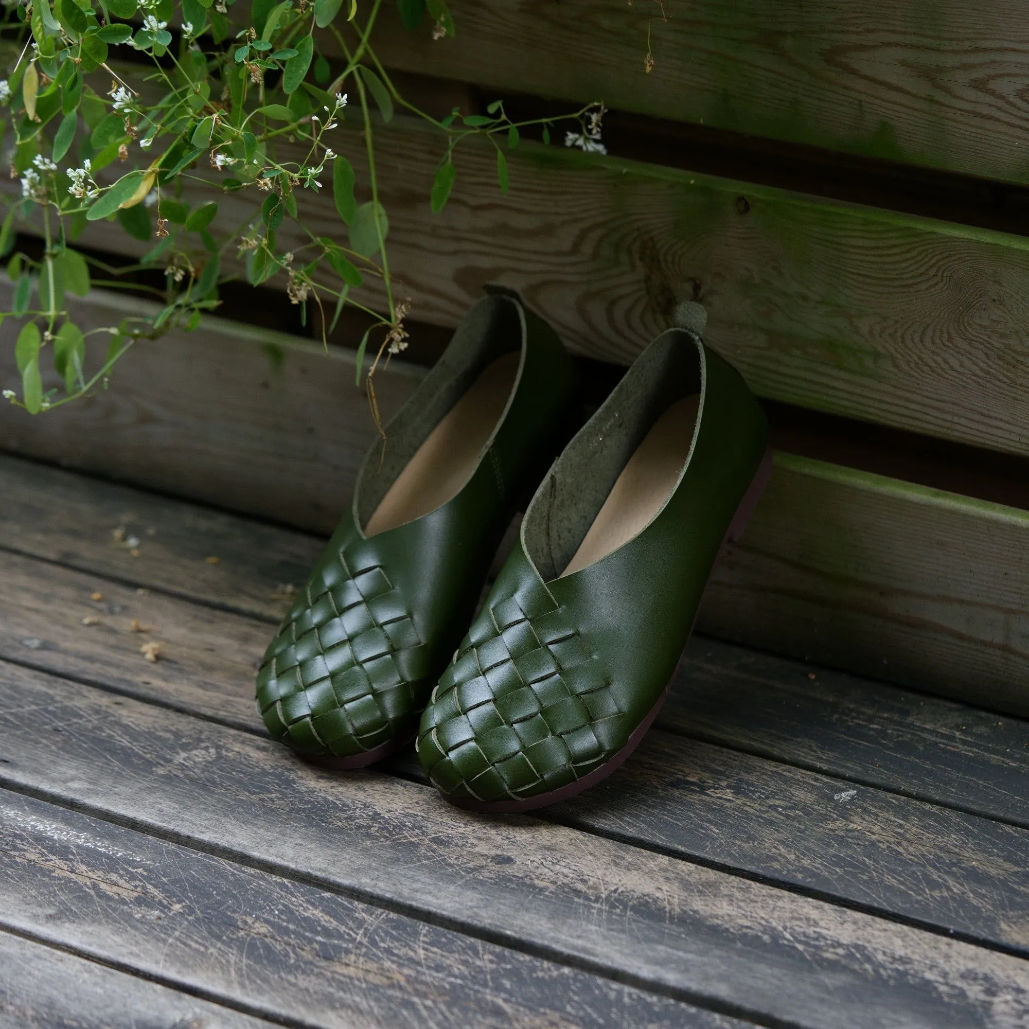 Retro Woven Soft Leather Flats For Women Round Toe In Beige/Black/Green/Coffee