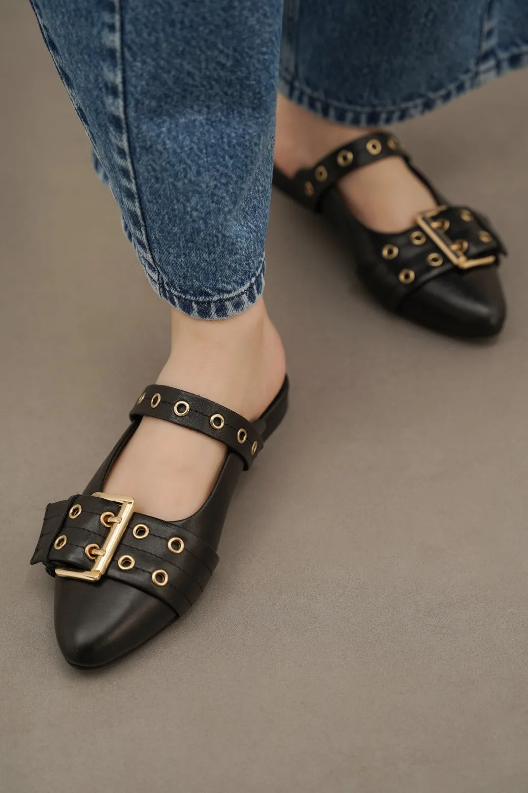 STATEMENT LEATHER MULES
