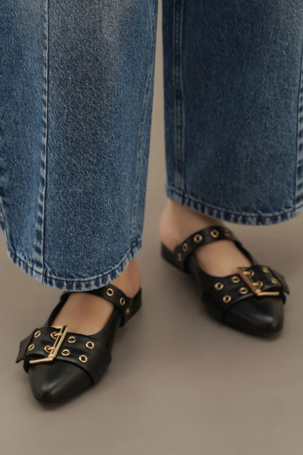 STATEMENT LEATHER MULES