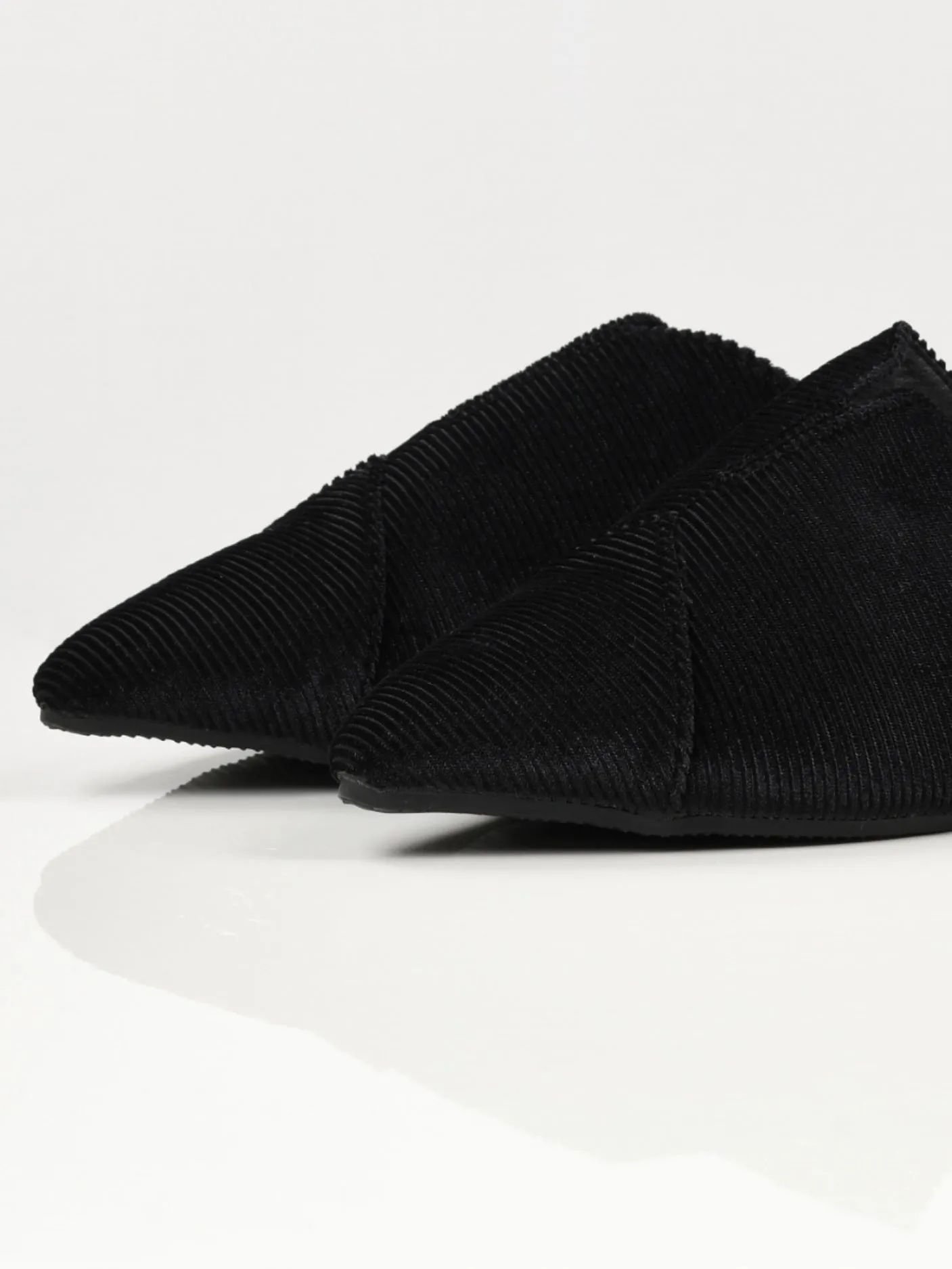 Stripe Textured Shoes - Black